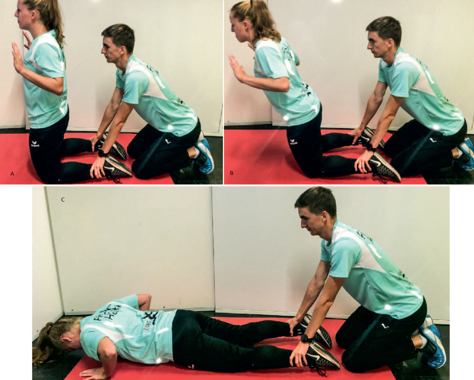 Przykładowe wykonanie skutecznego ćwiczenia profilaktycznego Nordic Hamstrings, służące zapobieganiu urazom mięśni tylnej strony uda