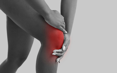 Charakterystyka kinematyczna i kinetyczna chodu u osób z bólem rzepki: przegląd systematyczny i metaanaliza