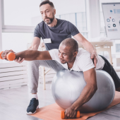 Napięcie ściany brzucha wzrasta podczas stosowania zasad dynamicznej stabilizacji nerwowo-mięśniowej w różnych pozycjach ciała